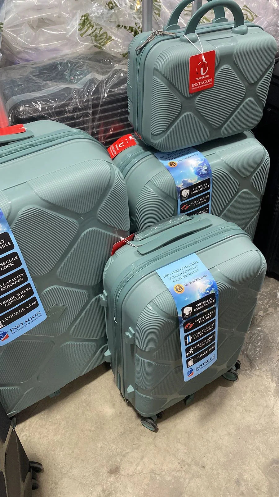 American Tourister Hard Luggage Set 4PC